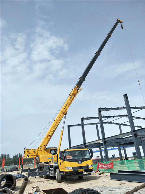 章贡区超高层建筑钢结构吊装案例